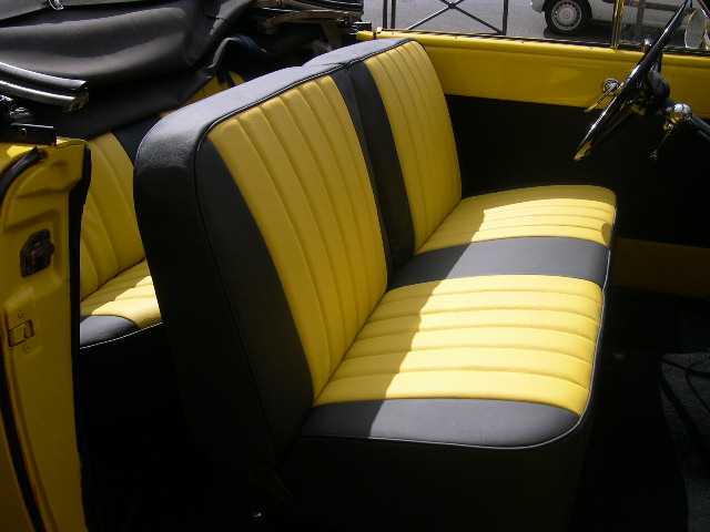 Dodge Wayfare (1950) - Sellerie cuir bi-ton jaune et noir
