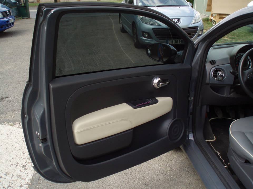Fiat 500 - MeÌdaillon de contre-porte en cuir