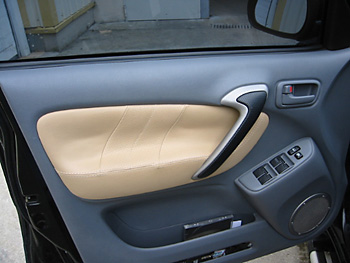 Toyota RAV4 - MeÌdaillon de porte